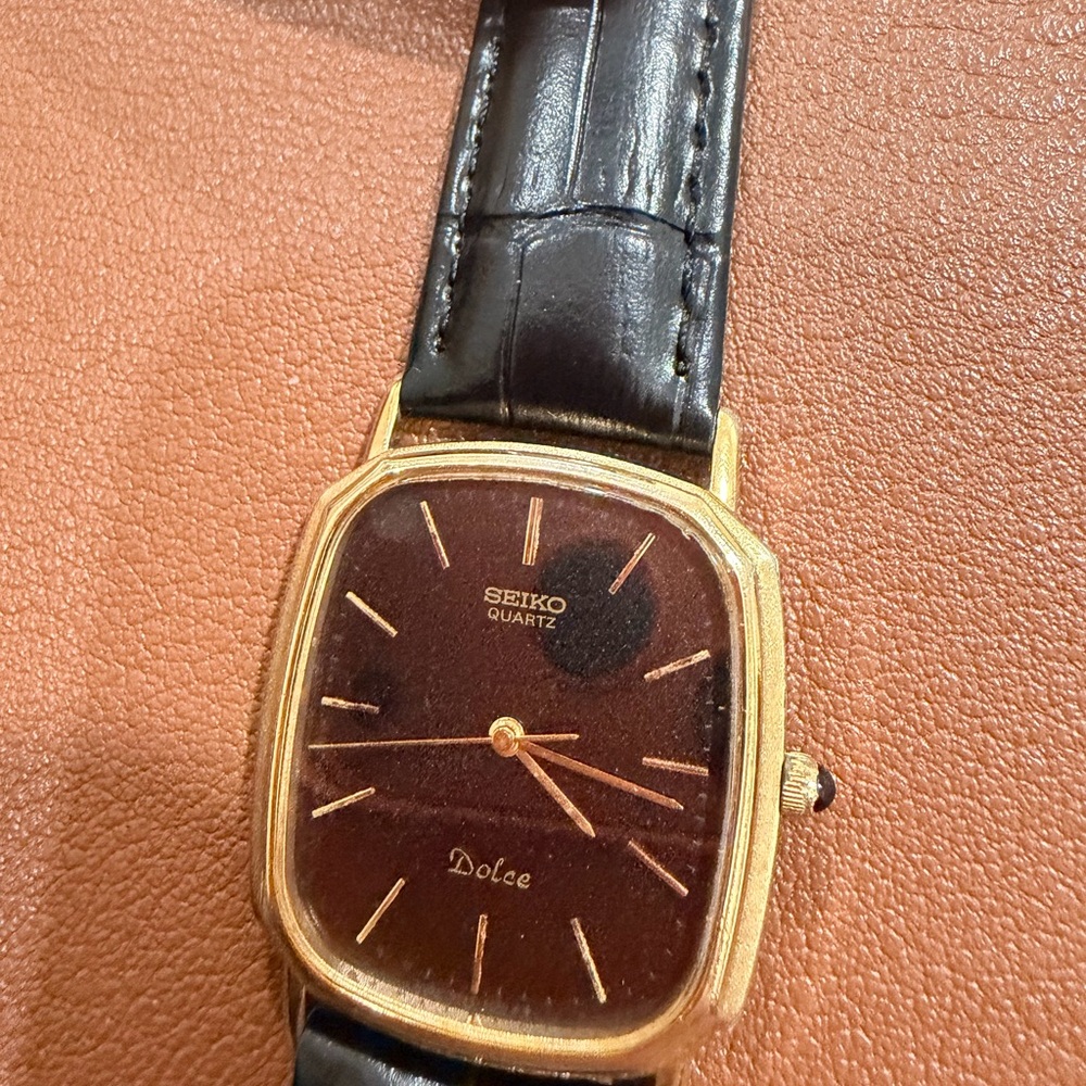 JAPAN 🇯🇵 - VINTAGE Seiko Dolce Gold Case with Black Dial